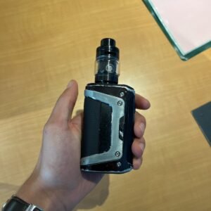 Geekvape Cigarette électronique noire et argentée