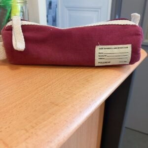 Trousse bordeaux avec fermeture beige