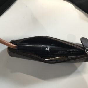 Trousse noire zippée ouverte