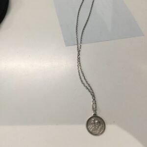 Collier argenté avec pendentif rond