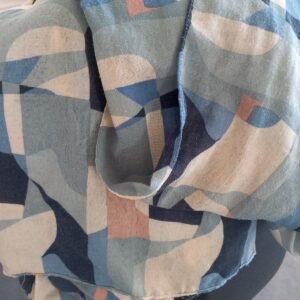 Echarpe en tissu bleu et beige